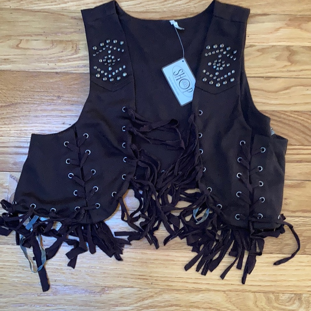 🪁  3/$12 - Brown Fringe Vest Size medium